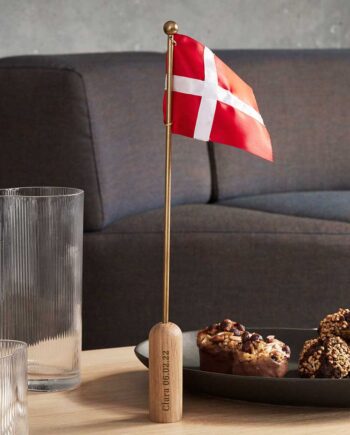 Bordflag Celebrating Med Gravering Fra Andersen Furniture