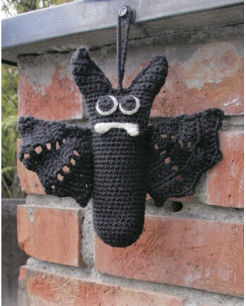Fang Drops Design Halloween Pynt Hækleopskrift 16cm