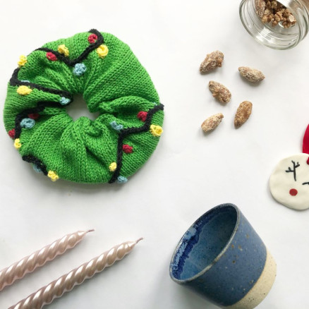 Juletræsscrunchie Rito Krea Scrunchie Strikkeopskrift